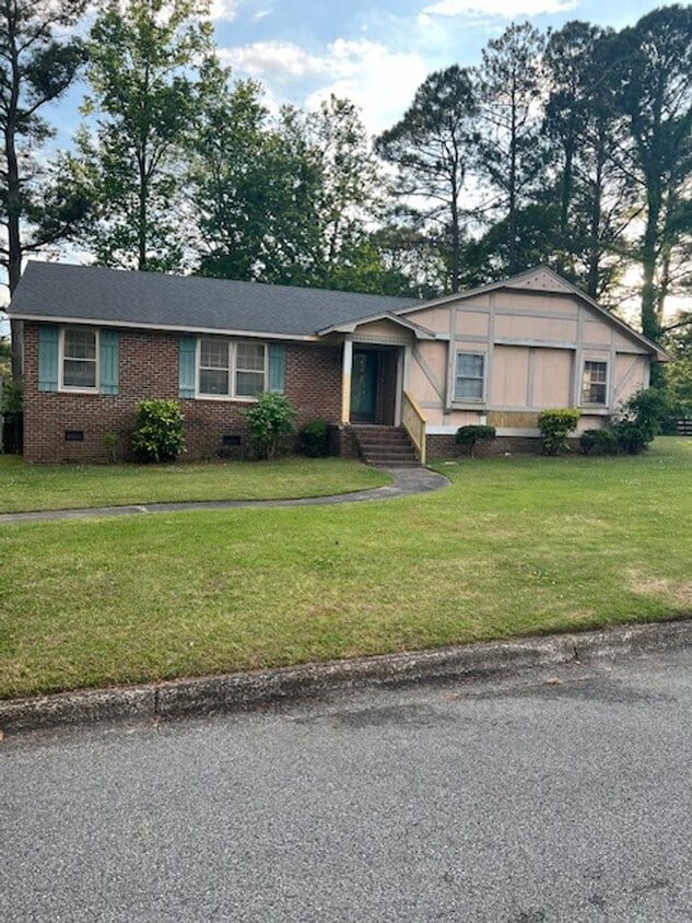 3 Bedroom, 2 Bath House - 3 Bedroom, 2 Bath House