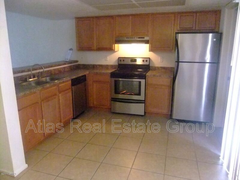 Building Photo - 4828 W Orangewood Ave