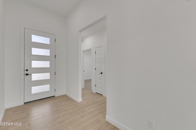 Building Photo - 12716 Middlesbrough Ave