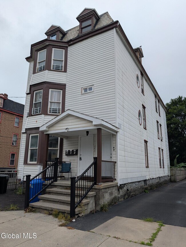 Foto del edificio - 120 Degraff St
