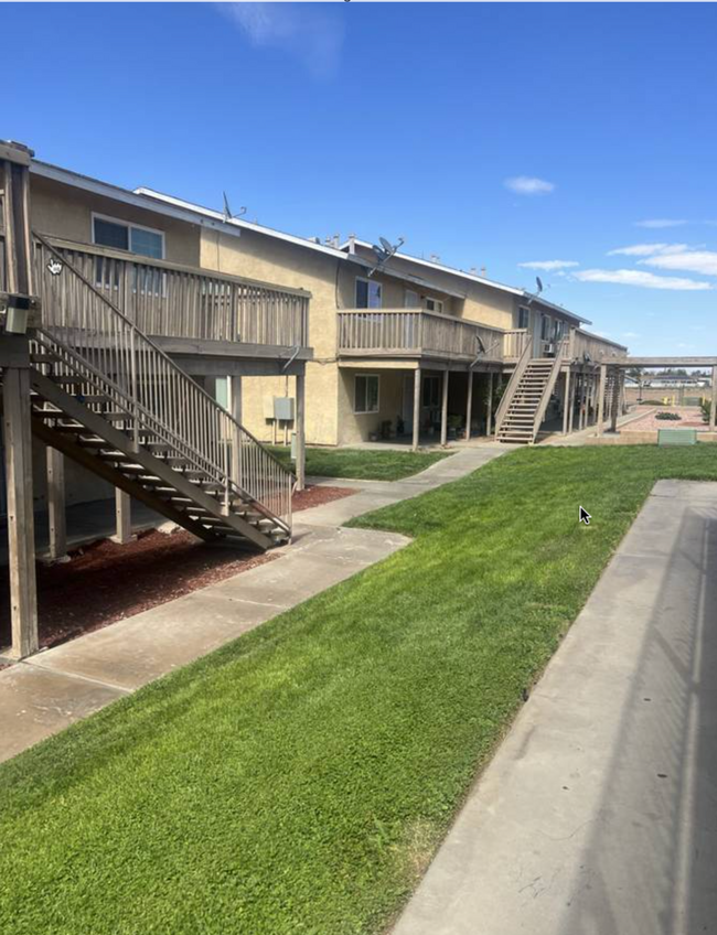 Building Photo - Single Story 1 Bedroom Apartments for Rent!