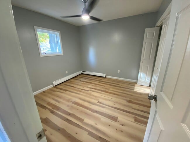Building Photo - 11 RiverBend Dr