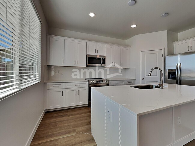 Foto del edificio - 9747 W Parkway Dr