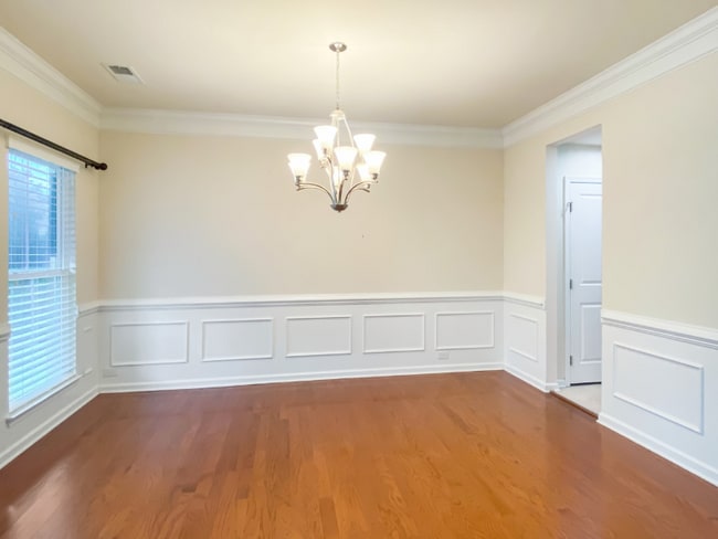 Building Photo - 2121 Aventon Ln