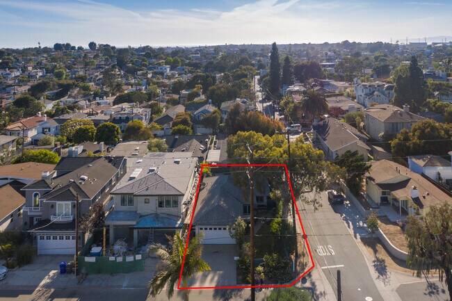 Building Photo - 2617 Oak Ave