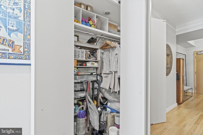 Foto del edificio - 675 E St NW