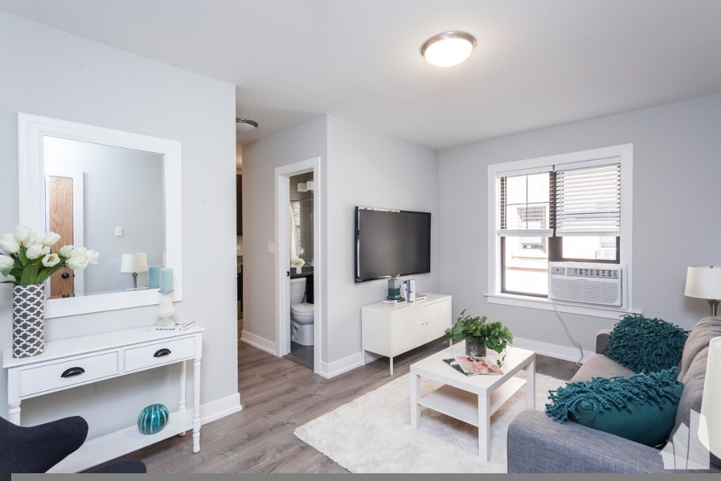 Foto principal - 437 W Belden Ave