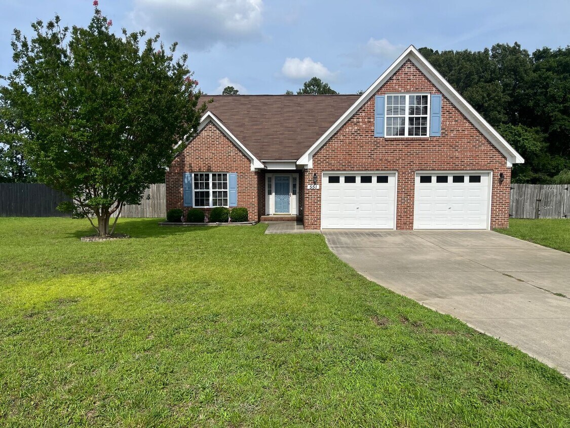 Primary Photo - Beautifully Updated 3 Bed Plus Bonus Raefo...