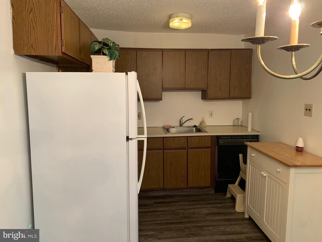 220 Park Ave, Hammonton, NJ 08037 Townhome Rentals in Hammonton NJ