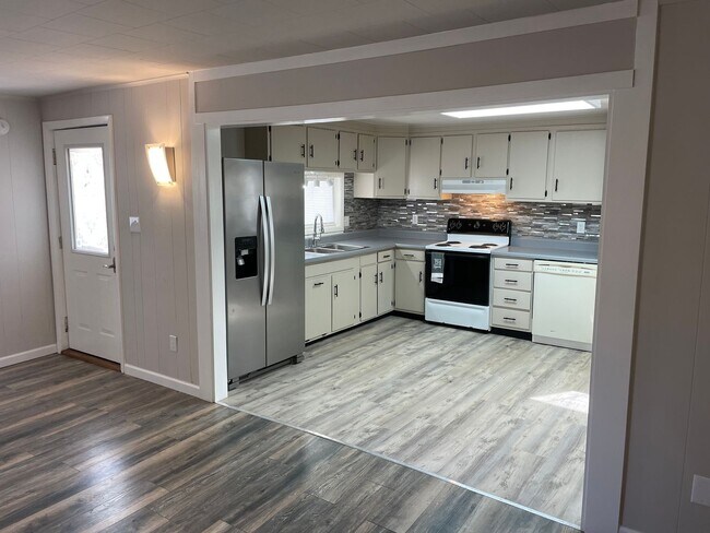Building Photo - 1 Bedroom Home for Rent in Johnson City TN | Near JCMC