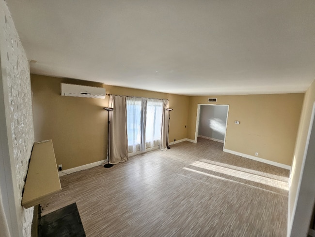 Building Photo - 354 N Toland Ave
