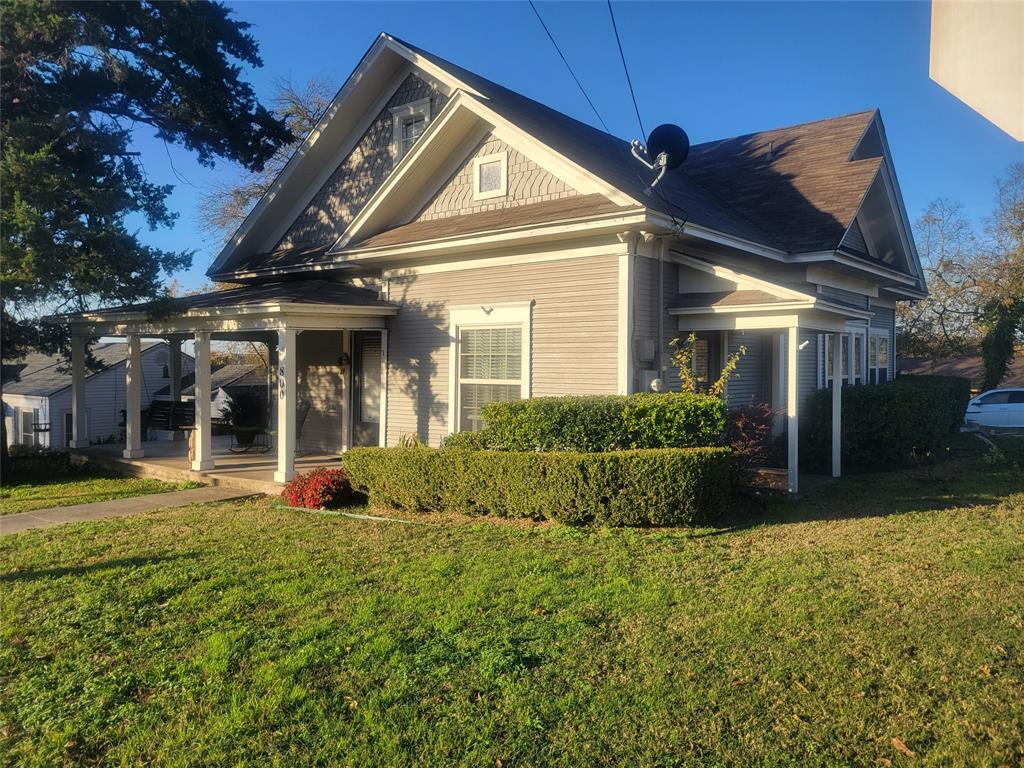 Foto principal - 800 S Trinity St