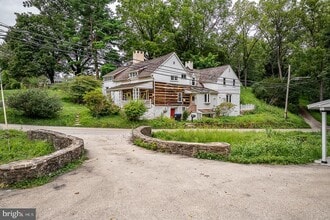 Building Photo - 875 Old State Rd