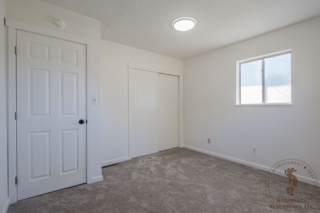 Foto del edificio - 659 Middleridge Dr