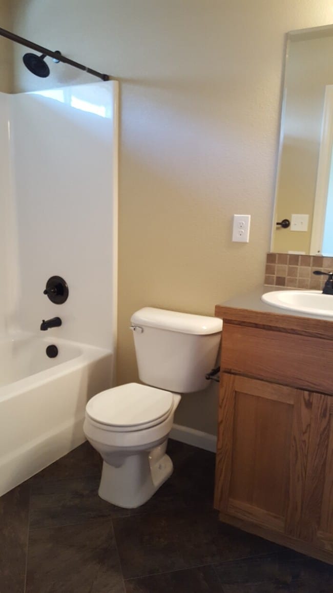 Building Photo - Single Family Ranch Style Home