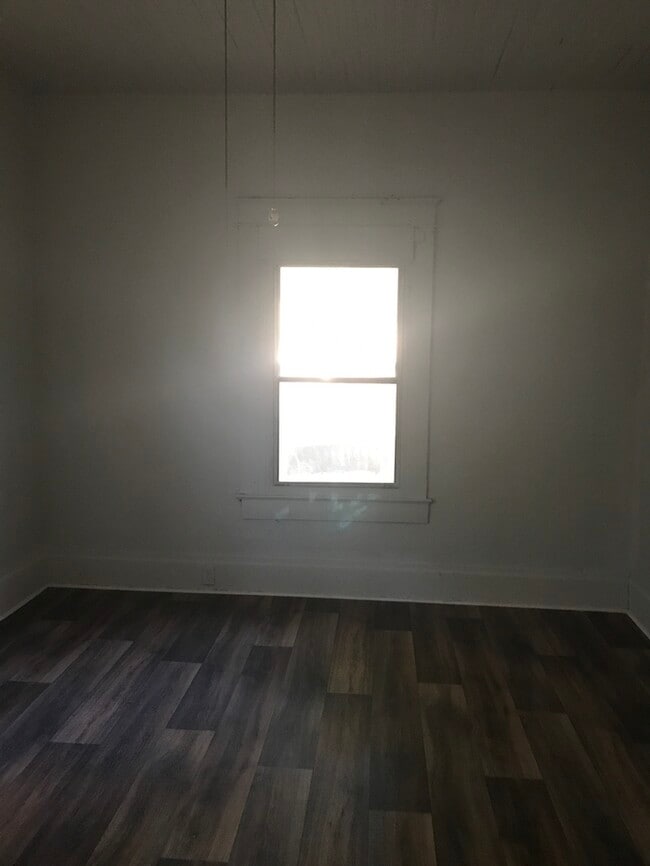 Building Photo - 800 N Sloan St