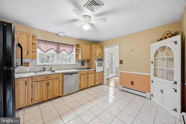 Building Photo - 76 Birch Ln