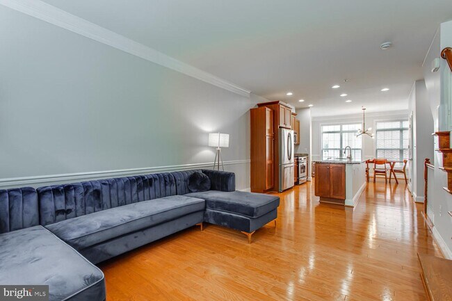Building Photo - 445 N George Mason Dr