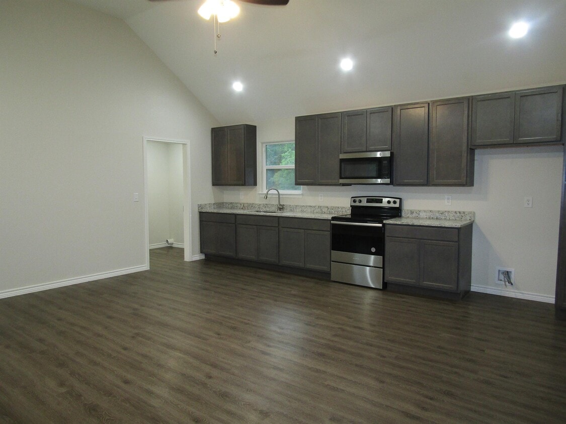 Building Photo - 355 Garrison Dr