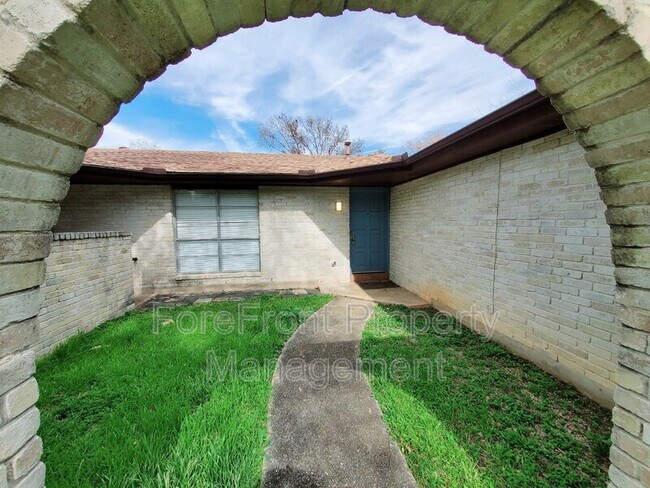 Building Photo - 6115 Forest Wood St