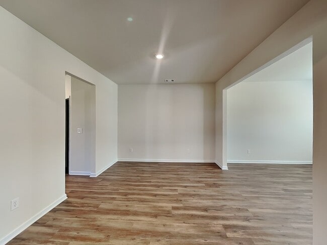 Building Photo - 1205 Fendt Dr