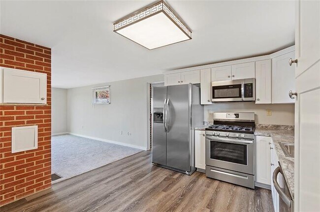 Foto del edificio - 8966 Knoll St
