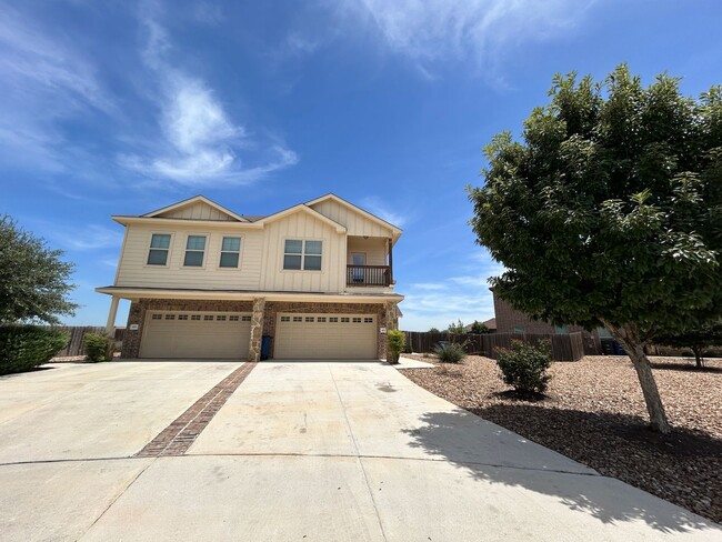 Building Photo - 3/2.5/2 with Game Room Loft / Balcony off ...