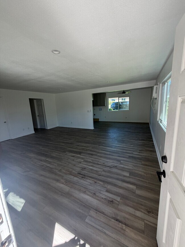 Building Photo - 2580 Hayes Dr