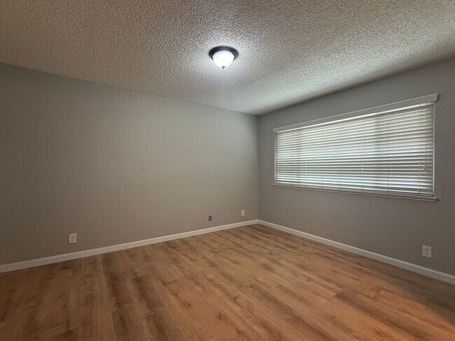 Foto del edificio - Newly Remodeled 4 bed 2 bath Home in North San Jose