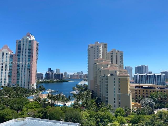 Foto del edificio - 3300 NE 191st St