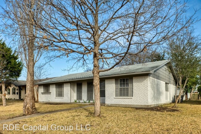 Building Photo - 4 br, 2 bath House - 3701 Summit Ln