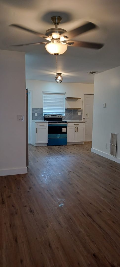 Foto del edificio - Stylish Fort Lauderdale 3/2 with Stainless Steel & Wood Floors