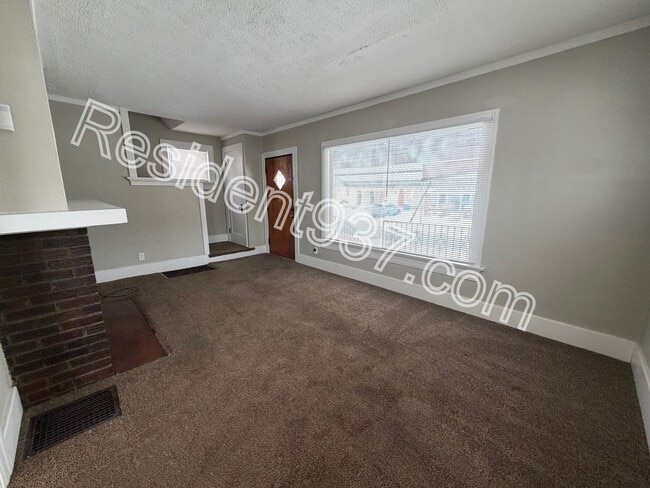 Building Photo - 2 Bed 1 Bath