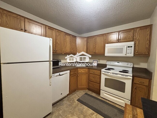 Foto del edificio - 1700 Four Oaks Rd