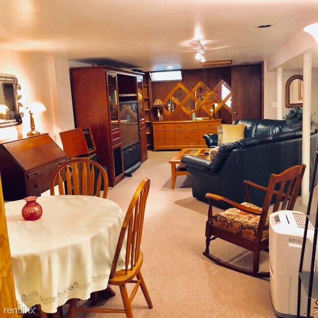 Building Photo - 1 br, 1 bath Apartment - M15 and Waldon