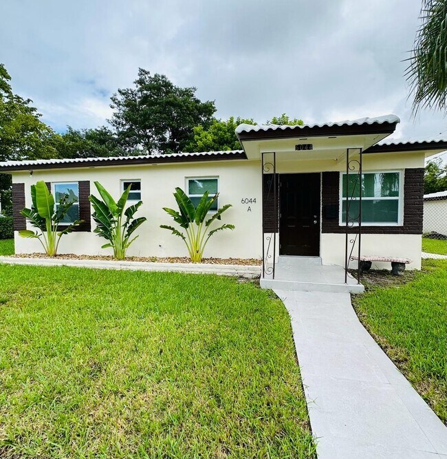 Building Photo - 6044 Funston St