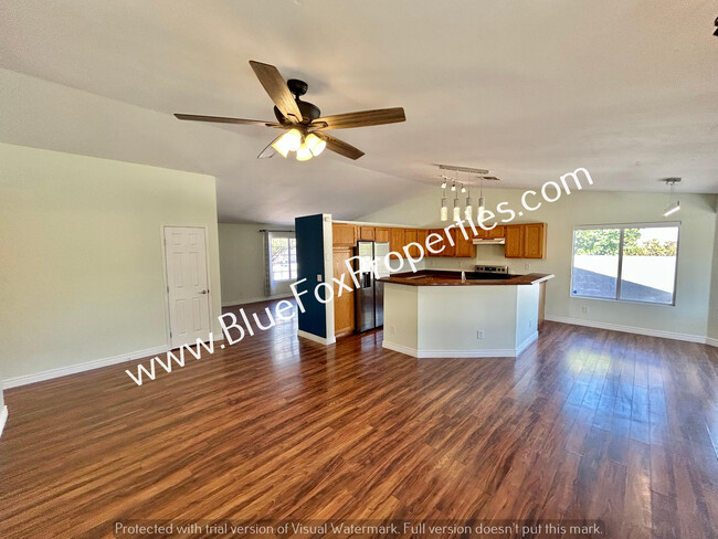 Foto del edificio - 9638 E Blanding Ln