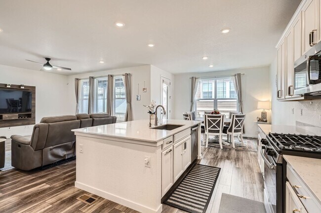 Foto del edificio - 9012 Borrowdale Ln