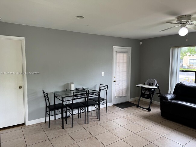 Foto del edificio - 3990 NW 87th Ave