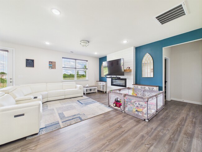 Foto del edificio - 5049 Markfield Ln