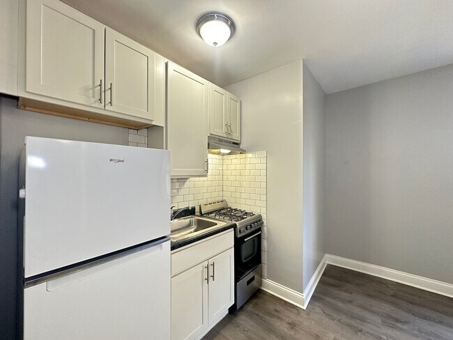 Foto del edificio - 4756 N Maplewood Ave