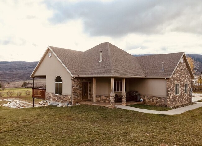 Foto del edificio - 4835 Creek View Dr
