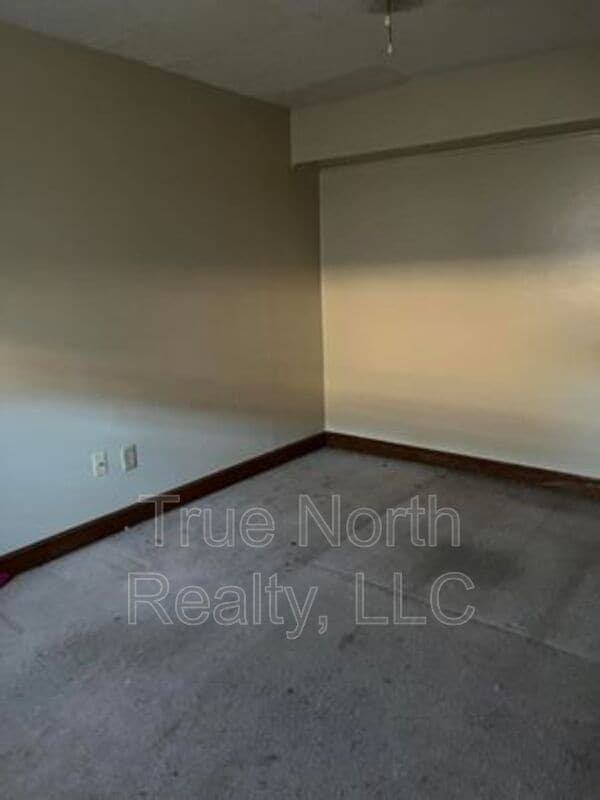 Building Photo - 374 Lawrence Ave