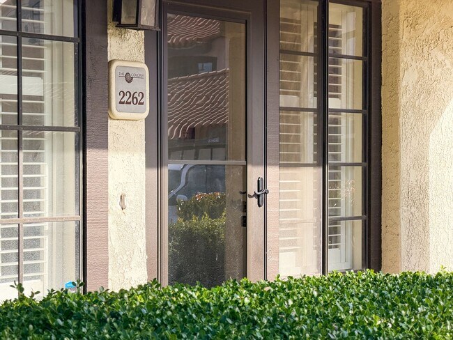 Foto del edificio - 2262 Martinique Ln