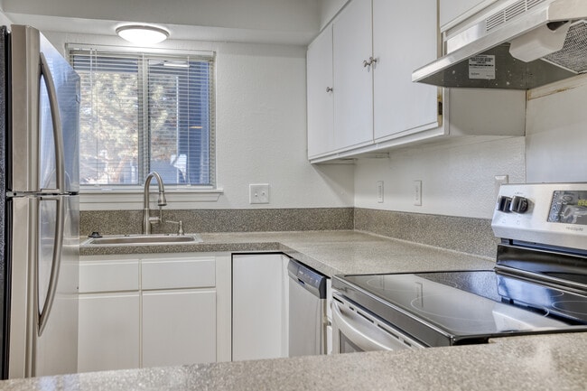 Building Photo - Maple Grove Apartments