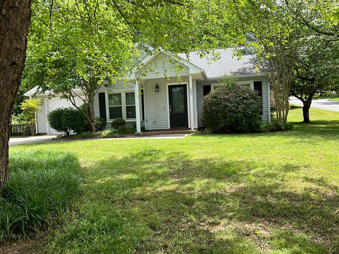 Foto principal - Now Available to View! Immaculate 2 bed, 2...