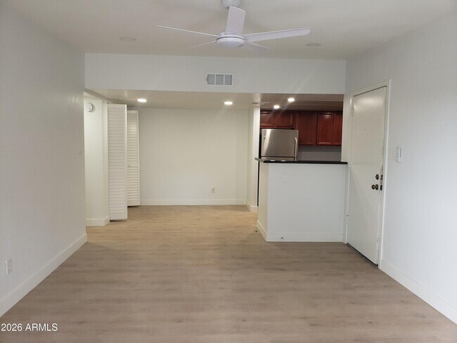 Foto del edificio - 5757 W Eugie Ave