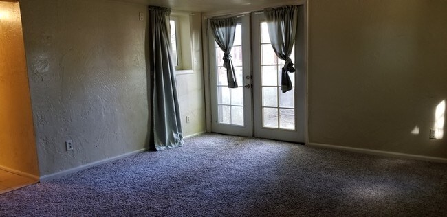 Building Photo - Lower Level Daylight Apartment near NNU