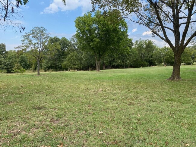 Building Photo - 3 Bedroom 1 Bathroom home. Available NOW!