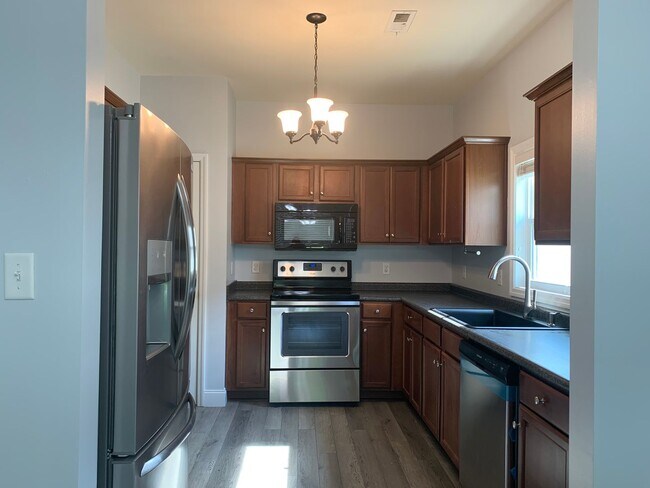 Foto del edificio - Five Bedroom Home in Falcon Bridge